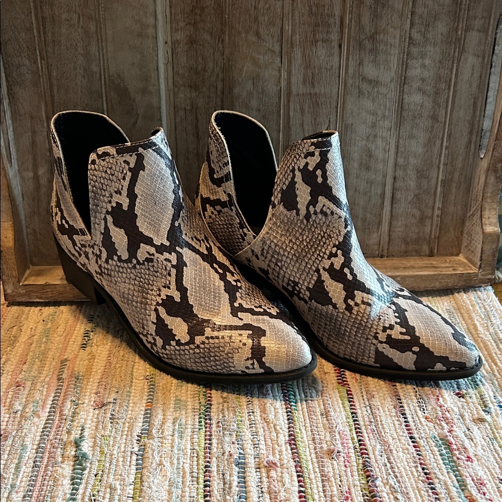 Madden Girl Snakeskin Python Ankle Boots Size 10